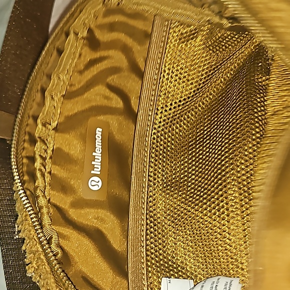 Lululemon Belt Bag Fleece - Picture 3 of 3